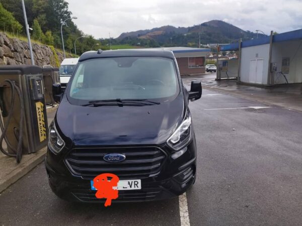 Fourgonnette Ford Personnalisée – Image 3