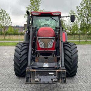 McCormick X7.670 con pala cargadora