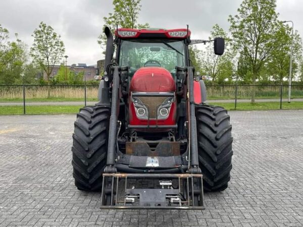 McCormick X7.670 con pala cargadora