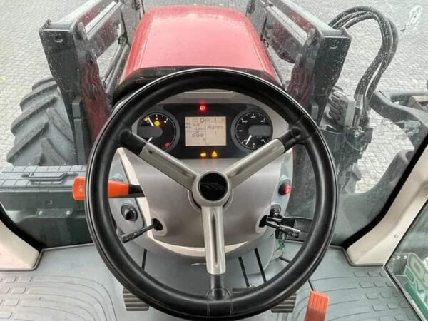 McCormick X7.670 con pala cargadora – Image 3